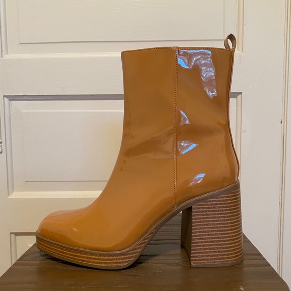 Milli Platform Block Heel Bootie - Picture 6 of 8